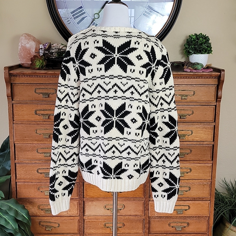 Nice Sweater - Picture 3 of 4